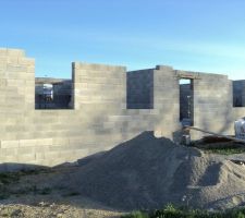 Vu sur les 2 chambres du bas, porte d'entr&eacute;e et salon