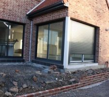 MBréalisation du muret en cours pour allée entre terrasse avant et terrasse arrière.2