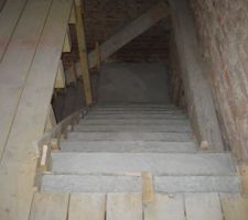 Escalier coul&eacute; (vu de l'&eacute;tage)