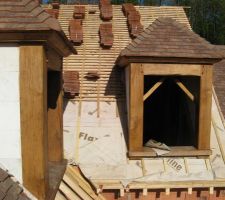 Les deux lucarnes, après traitement fongicide-insecticide et lasure d'imprégnation incolore