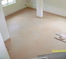 Carrelage lavé hier et pas propre...