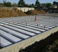 Plancher sur vide sanitaire juste avant que la dalle soit coul&eacute;e