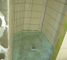 Pose enduit étanchéité douche sol