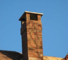 Sortie de toit CF 30x30 intérieur prévu pour une cheminée extérieure, sous le préau