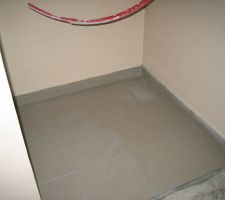 Carrelage sous le chauffe eau