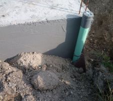 Sortie du drainage sur l'avant de la maison