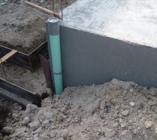Sortie du drainage à l'arrière de la maison