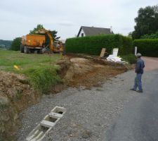 La vielle est venu proc&eacute;der aux regards