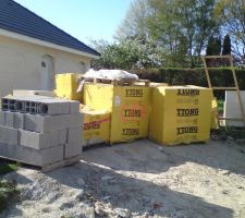 Les matériaux sont arrivés pour le garage