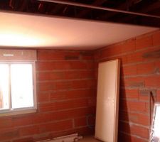 Les premi&egrave;res plaques sont pos&eacute;es.ca prend forme!!!!