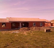 Vue du jardin.elle commence &agrave; ressembler &agrave; une maison.