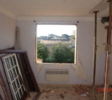 Depose de l'ancienne menuiserie de la future chambre de notre fils