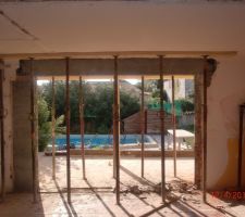 Voila L IPM est en place, avec grillage et enduit, pour eviter des fissures dans la facade et dans le salon