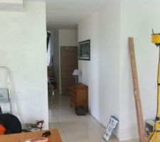 Le hall vu de la pi&egrave;ce &agrave; vivre