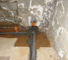 Passage évacuation eau usée, arrivée d'eau et gainage électrique