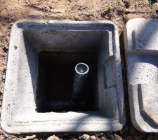 Regard trop plein sorti eau du 2nd bac vers drain d'infiltration dans le sol
