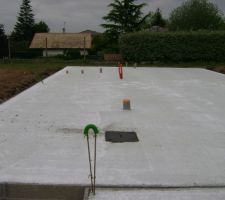Jeudi 7 avril 2011 ; réalisation de la dalle, 3 semaines de séchage sont nécessaires.