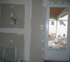 Accès de la cuisine à la terrasse couverte façade sud-ouest