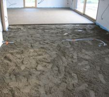 Travaux de chape en cours au RdC