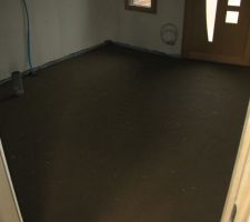 Chape du hall d'entr&eacute;e pr&ecirc;te &agrave; recevoir le carrelage...