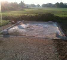 Vue de face, a droite et au fond limite de propri&eacute;t&eacute;