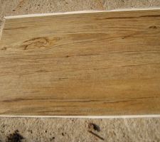 Parquet de la future maison pour tout l'étage hors salle d'eau et WC:
il s'agit d'un parquet à la lame vinylique adhésive, donnant au toucher les aspérités du bois .... Marque Gerf**** Garantie 10 ans.