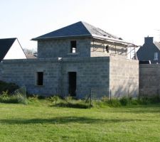 Couverture en ardoises presque terminée