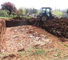 Premiers coups de pelle pour la future piscine