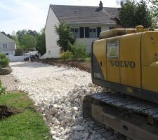 Chemin d'acc&egrave;s, gros cailloux
