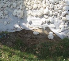 G&eacute;otextile et gros cailloux