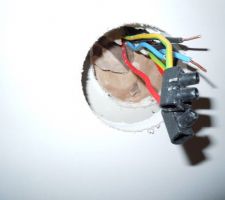 Pas contente double cloison dans la chambre du bas déjà un peu juste GRRRRRR !!!!!