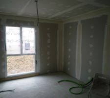 Chambre des parents: les bandes sont achevées