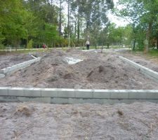 Les deux rangs de parpaing coté Ouest