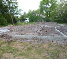 Les deux rangs de parpaing coté Est