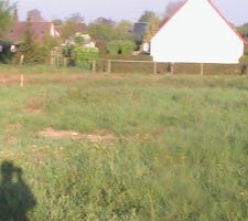Emplacement de la maison A, attention c'est trompeur, le terrain ne va pas jusqu'&agrave; l'autre maison.