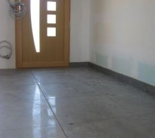 Carrelage de l'entr&eacute;e... Il ne reste plus que les joints &agrave; faire...
