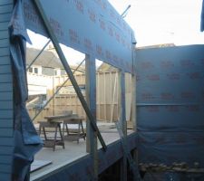 Les baie vitrée de l'étage et du rdc qui donne sur le patio interieur