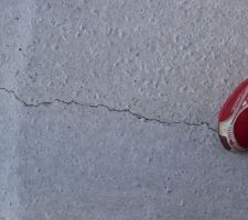 Une des nombreuses fissures de retrait