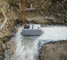 Et voilà la "première pierre"