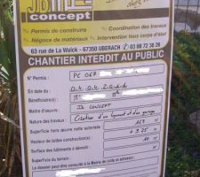 Et pour finir la journée en beauté, on accroche le panneau de chantier :)