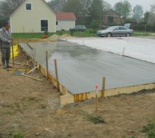 R&eacute;alisation de la terrasse durant le temps de s&eacute;chage de la dalle.