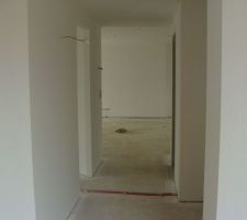 COULOIR ENTREE VERS SALON/SEJOUR