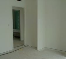 CHAMBRE FILLE 2 ARMOIRE ET PORTE
