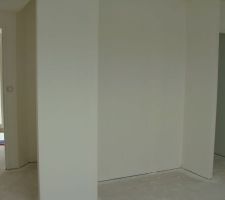 CHAMBRE PARENTALE / 2 ARMOIRE ET PORTE DE DROITE VERS SDB