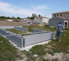 Démarrage de la pose des blocs du vide sanitaire