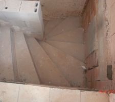 L'escalier est coulé vu du haut
