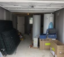 Garage propre et carrel&eacute;
il sera peint aussi en blanc