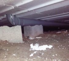 Mode de fixation des tubes PVC (Vide Sanitaire)
