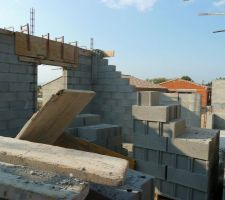 Le mur nord n'est pas termin&eacute;