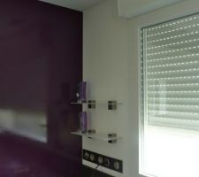 Pose des &eacute;tag&egrave;res dans la cuisine